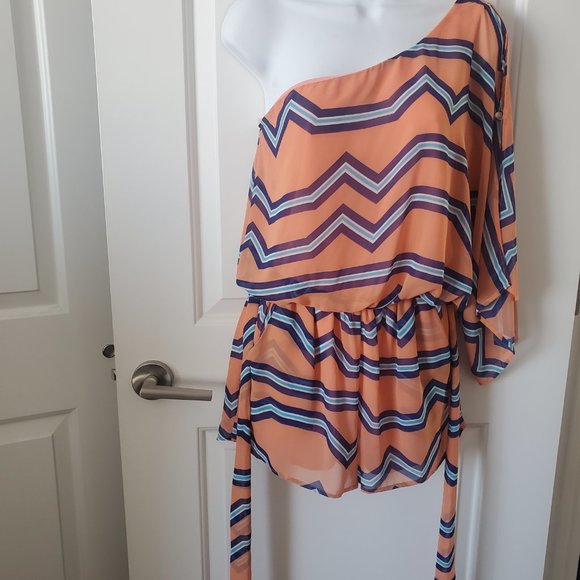 Fun Asos One-Sleeve Patterned Romper, with pockets! Size M - Picture 7 of 7